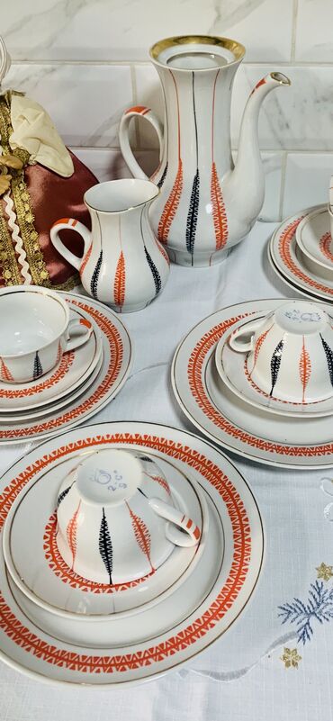 Наборы посуды: Блюдца Дулево старое Полонное 1 штука -250 сом Стаканы по 250 сом — 8