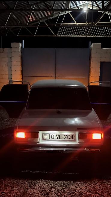 VAZ (LADA): Model: VAZ 2107 (klassik “Jiquli” sedan) Kuzov: 4 qapılı, ağ rəng — 4