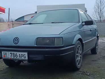 Volkswagen: Volkswagen Passat: 1990 г., 1.8, Механика, Бензин, Седан