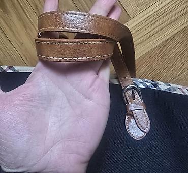 Torbe: Crna prostrana torba da braon ruckama i burberry šarom na obodu torbe — 5