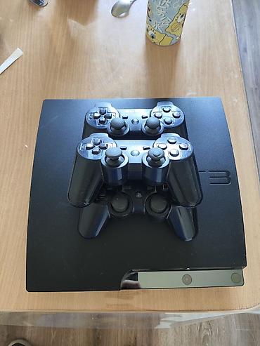 ps3 джойстик: Игровая консоль Sony PlayStation 3 (модель Slim) с двумя беспроводными — 1