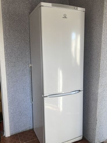 gps антенна: Холодильник Indesit, Двухкамерный