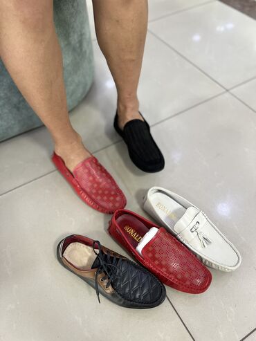 обувь 28 размер: Улица Курманжан Датка 13 пересекает Чуй проспект. Натуральная кожа