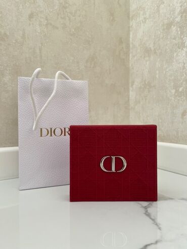 Digər aksesuarlar: Original Dior. Kosmetika və bijuteriya üçündür. İçərisində güzgüsü də