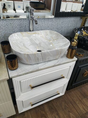 metbex canagi: Mərmər görünüşlü, oval formalı, dəbli lavabo. Qızılı damarları olan ağ