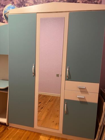 qedim eşyalar: Açılan, 3 qapılı Düz dolab, Qarderob, paltar dolabı, Türkiyə