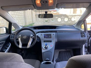 Toyota: Toyota Prius: 1.8 l | 2014 il Hetçbek — 2