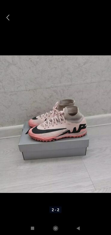 Бутсы: Сороконожки 38 размер.
Nike air zoom