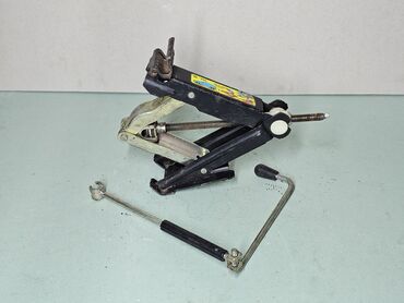 Другие автозапчасти: Оригинальный домкрат Volkswagen Golf 2 / Jetta, Passat B3 / Passat B4