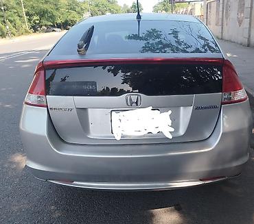 toyota prius kapot: Honda Insight Hybrid – gümüş rəngli liftbek Xüsusiyyətlər: - Hibrid — 2