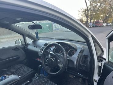 сиденье водительское: Honda Fit: 2002 г., 1.3 л, Автомат, Бензин, Хэтчбэк