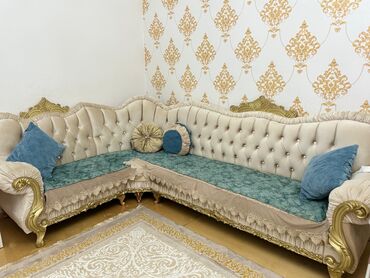 Otaq qapıları: Künc divan