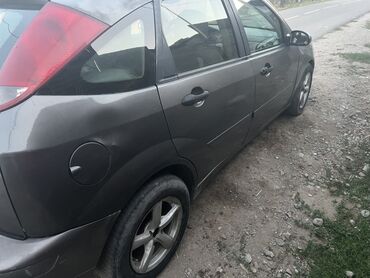 пароги на авто: Ford Focus: 2001 г., 2 л, Автомат, Бензин, Хэтчбэк