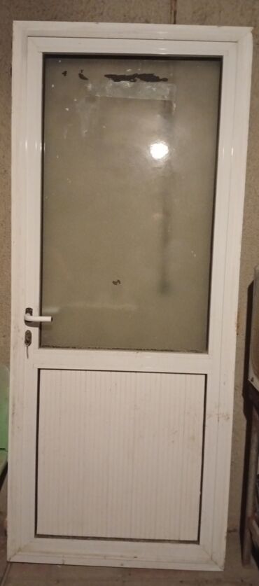 avropa qapıları 2 el: Salam aləminin qapılar var biri 50 manat.Birdə Avropa qapısi var mebel