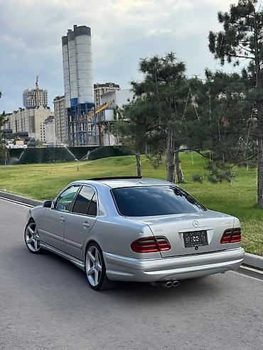 задний вид w210: Mercedes-Benz E-класс AMG: 2000 г., 5.5 л, Автомат, Бензин, Седан — 2