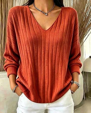 Bluze: Bluzica
Cena 2200 
Od s do 2xl
Vel.17 — 12