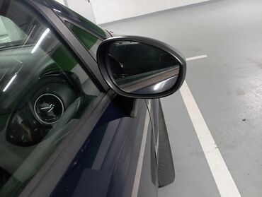 Fiat: Unutrašnjost automobila Fiat hečbek, sa tamnom unutrašnjošću i — 17