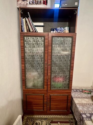 стеклянный стол на кухню: Сервант, ЛДСП