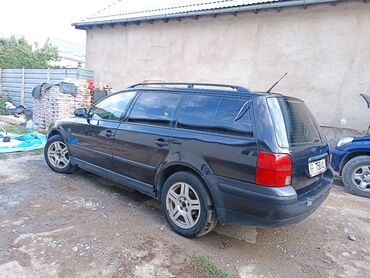 volkswagen golf 5: Срочно продаю пассат б5. 1.8 объем 2000 года. мотор каробка в