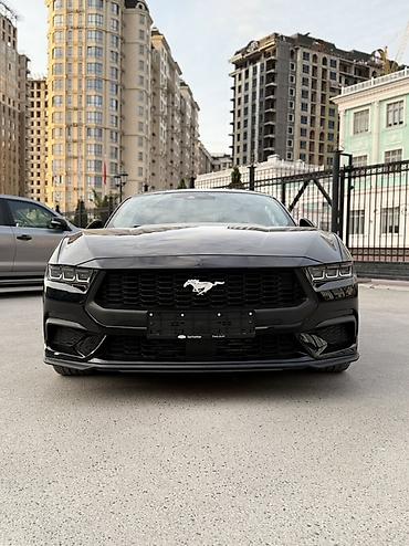 бегущая: Ford Mustang: 2023 г., 2.3 л, Автомат, Бензин, Купе — 1