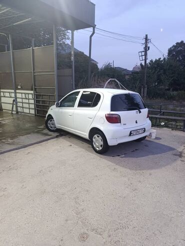 Toyota: Toyota Vitz: 2001 г., 1 л, Вариатор, Бензин, Купе