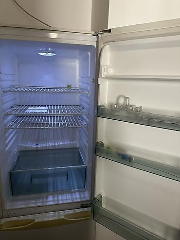 mini refrigerator: Холодильник двухкамерный с нижней морозильной камерой. Особенности: - — 2