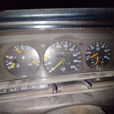 Oturacaqlar: Mercedes-Benz W201 (190) salonu – avtomobil daxili komplekti - Sürət — 3