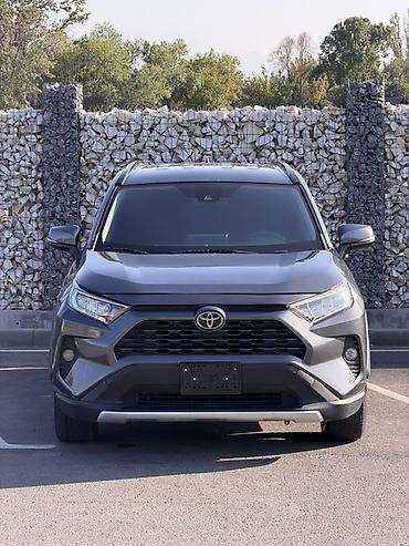 Toyota RAV4: 2019 г., 2.5 л, Автомат, Бензин, Кроссовер