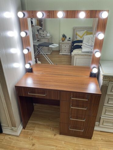 Komodlar: Güzgülü — 2