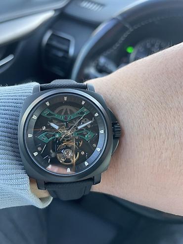 Классические часы: •	“Подарок” 	•	“Привозные ” 	•	“Почти не носились” 	•	“Цена ниже — 9