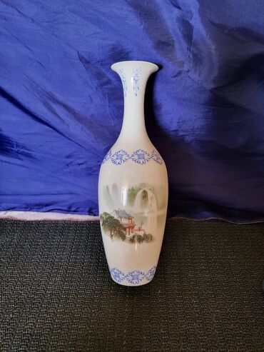 Stare vaze i dekor: Vaza 1.Nova, tanak kineski porcelan,rucni oslikana 60,70te. Vaza — 8