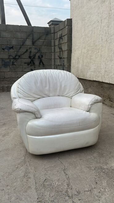 купить кресло кровать в бишкеке: Продаю кожаные кресла б/у 
Цена за два кресла 4000