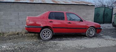 меняю на внедорожник: Volkswagen Vento: 1995 г., 1.8 л, Механика, Бензин, Седан