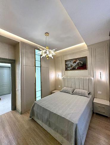 Mənzillər: İcarəyə verilir 2 otaqlı yeni tikili 55 m², 28 May m. Menzil 28 May — 6