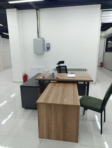 Ofis dəst mebeli: Müasir ofis rəhbər masası dəsti - Dizayn: L formalı iş masası, yan — 3