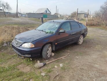 Toyota: Toyota Avensis: 2001 г., 1.8 л, Механика, Бензин