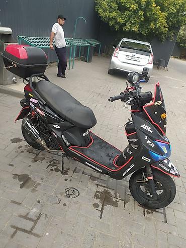 скутерето: Скутер Honda (стайлинг под спорт) с тюнингом и дополнительванием — 1