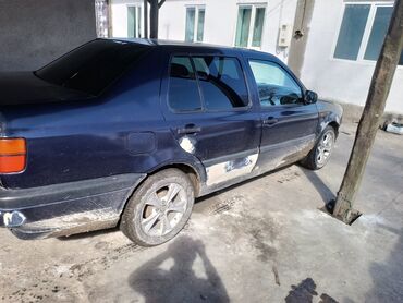 Volkswagen: Volkswagen Vento: 1993 г., 1.8 л, Механика, Бензин, Седан