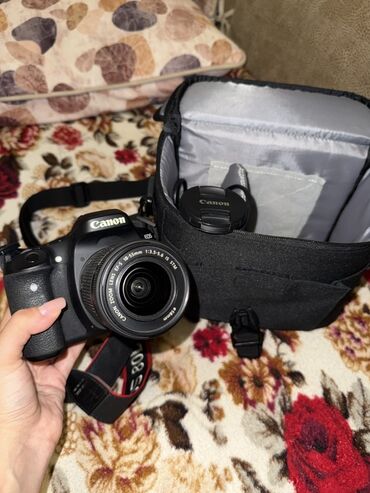 Fotokameralar: Canon EOS 80D 1 aydı alınıb. Karapkası var. Çantası + Yaddaş kartı