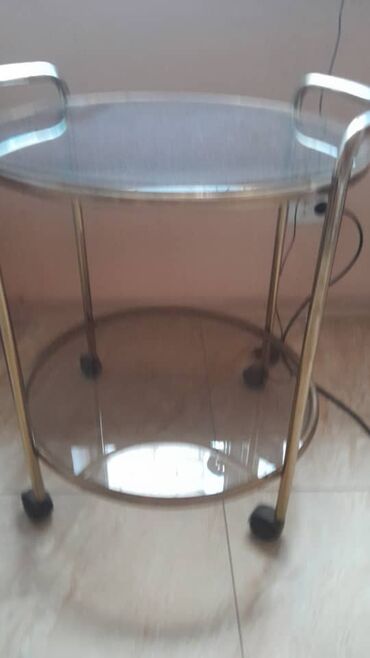 Другие товары для дома: Продаю стеклянный,столик прошу 2000тыс Бишкек тел