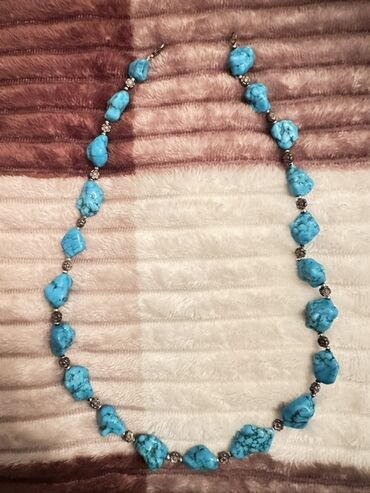 женские бирюзовые кеды: Məhsul: Türkuaz daşlı boyunbağı - Dekorativ, təbii daş görünüşlü iri