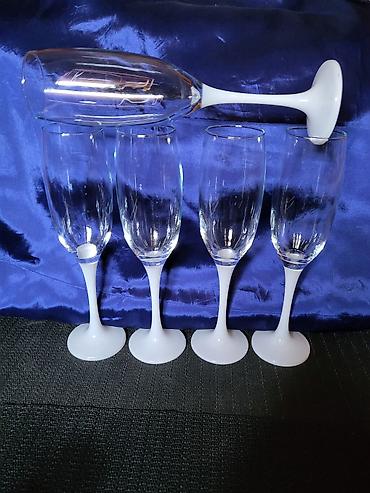 Čaše: Case,nove,vintaz za vino. Case za vino,sve na njima odsjaj od svetla — 4