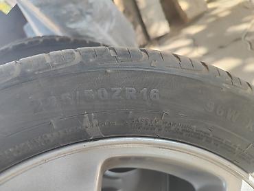 abs prius: 225/50R16 шина без шишек, надутая, не спускает. одетая на диски(в — 2