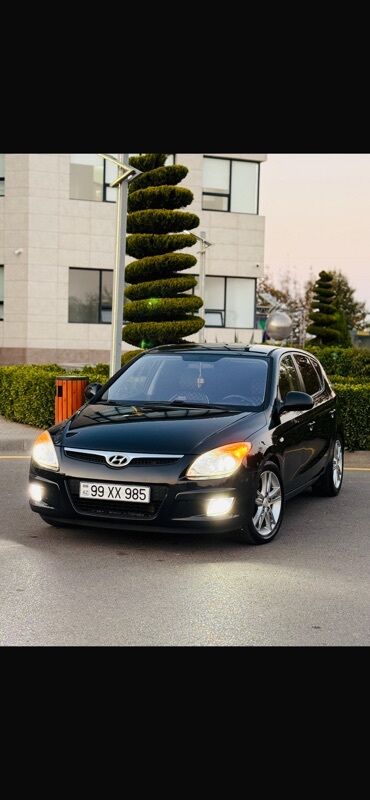 Hyundai: Hyundai i30, qara rəng, 5 qapılı hatchback. Mühərrik və yürüş - CRDi — 2