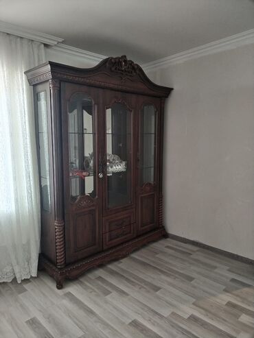 Rəflər: Açılan, 3 qapılı Düz dolab, Qorka