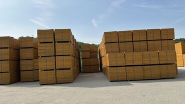 Другие строительные материалы: Набор панелей для опалубки, окрашенных в ярко-желтый цвет. Панели — 8