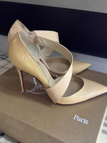 ORJINALDIR 100 faiz 39 razmer - Brend: Christian Louboutin - Model lalafo.az -da ORJINALDIR 100 faiz 39 razmer - Brend: Christian Louboutin - Model