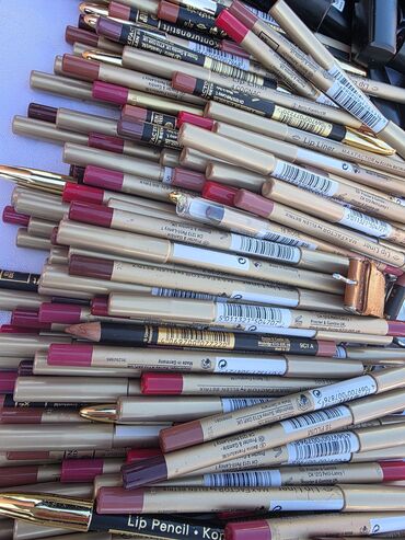 Šminka: Kozmetički set – brendirani proizvodi za usne i oči - Ruževi za usne — 4