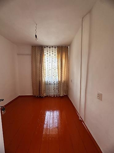 Үйлөрдү сатуу: 4 бөлмө, 80 м², 14 соток, Бишкек, Риелтор — 5