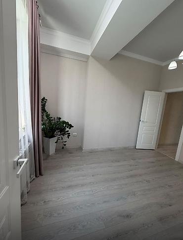Продажа квартир: 2 комнаты, 67 м², 12 мкр Элитка, 3 этаж, Евроремонт — 4